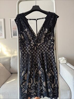 Free People Black Lace V-Neck Sleeveless Dress